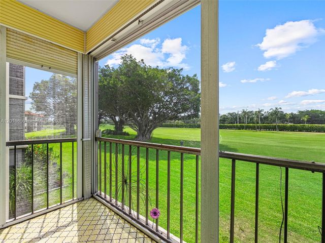 9820 S Hollybrook Lake Dr 208, Pembroke Pines, FL 33025