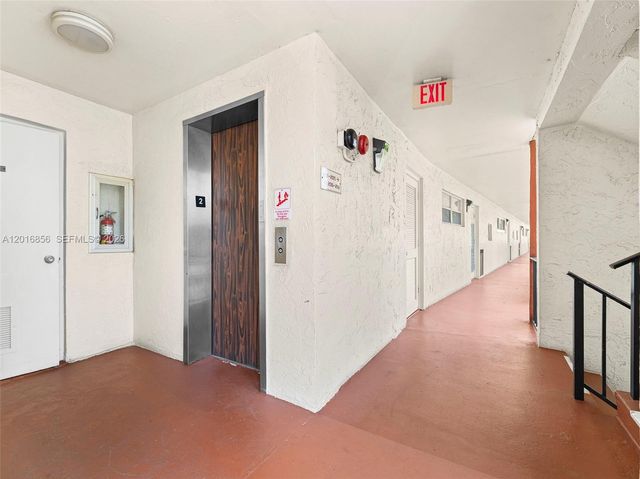 9820 S Hollybrook Lake Dr 208, Pembroke Pines, FL 33025