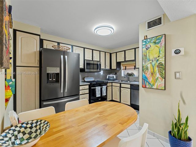 9820 S Hollybrook Lake Dr 208, Pembroke Pines, FL 33025