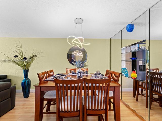9820 S Hollybrook Lake Dr 208, Pembroke Pines, FL 33025