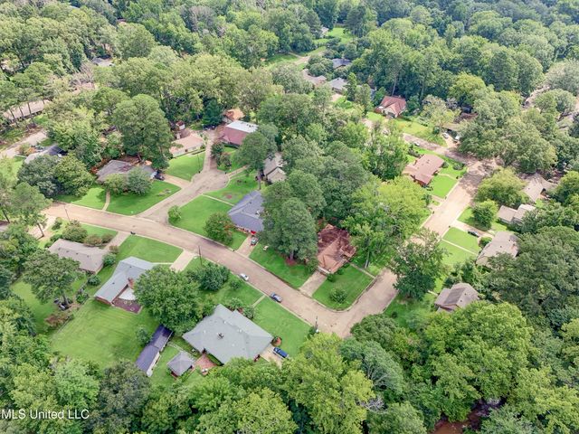 1005 Briarwood Drive, Jackson, MS 39211