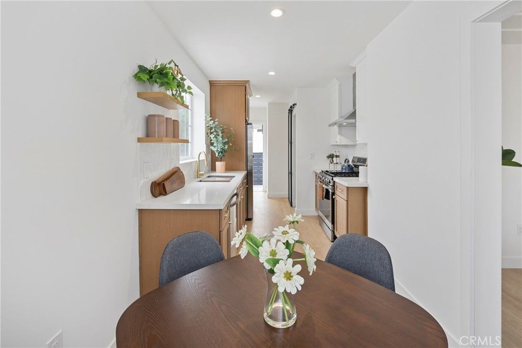 Image 10 of property listing at 4254 W 58th Place, Los Angeles, CA 90043