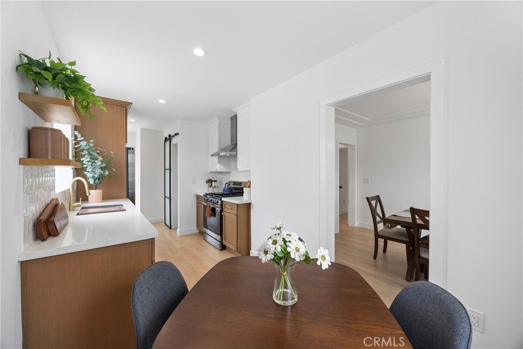 Image 11 of property listing at 4254 W 58th Place, Los Angeles, CA 90043