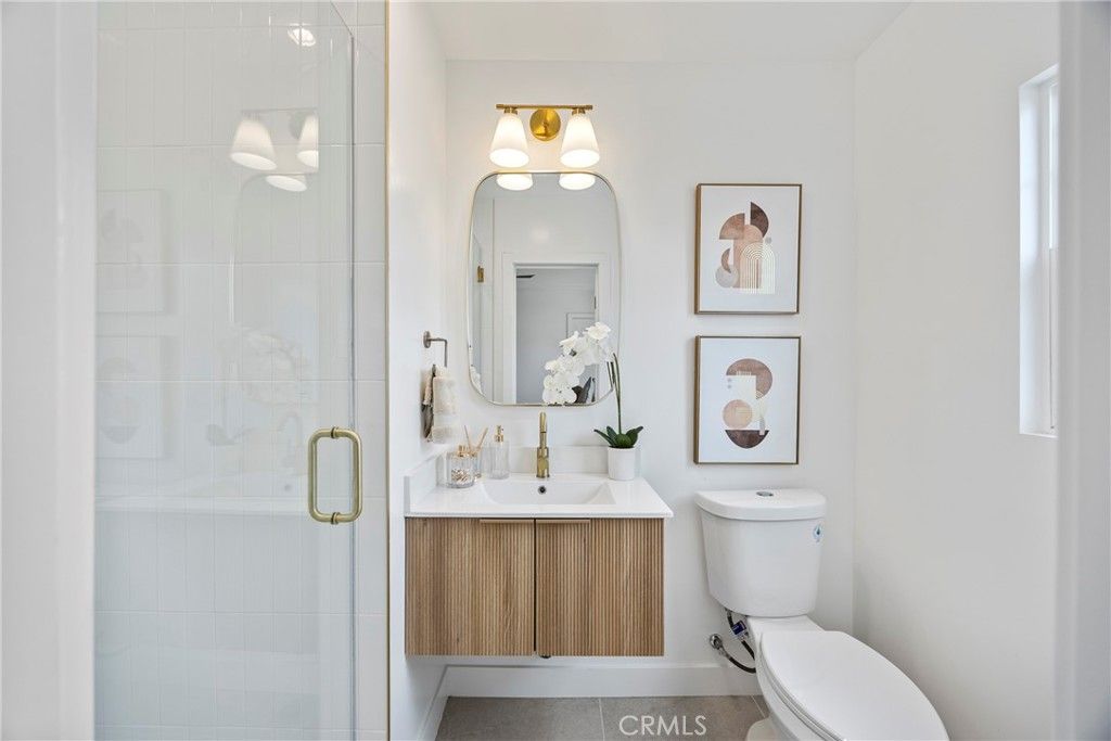 Image 23 of property listing at 4254 W 58th Place, Los Angeles, CA 90043