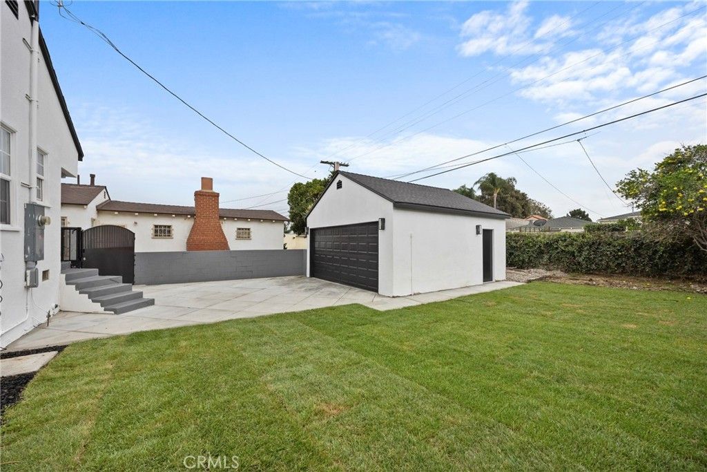 Image 33 of property listing at 4254 W 58th Place, Los Angeles, CA 90043