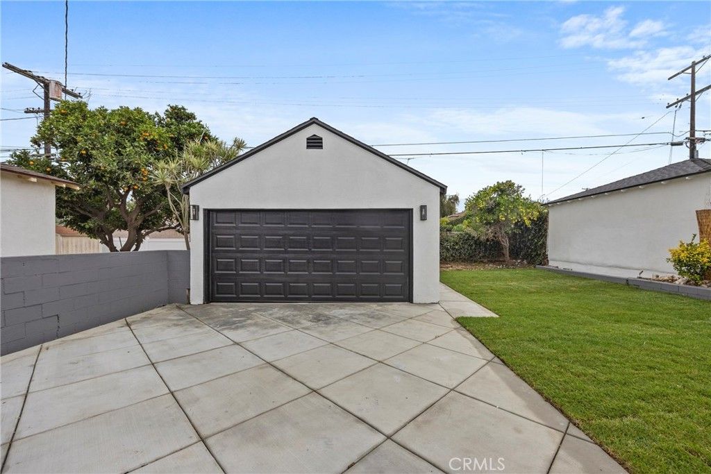 Image 36 of property listing at 4254 W 58th Place, Los Angeles, CA 90043