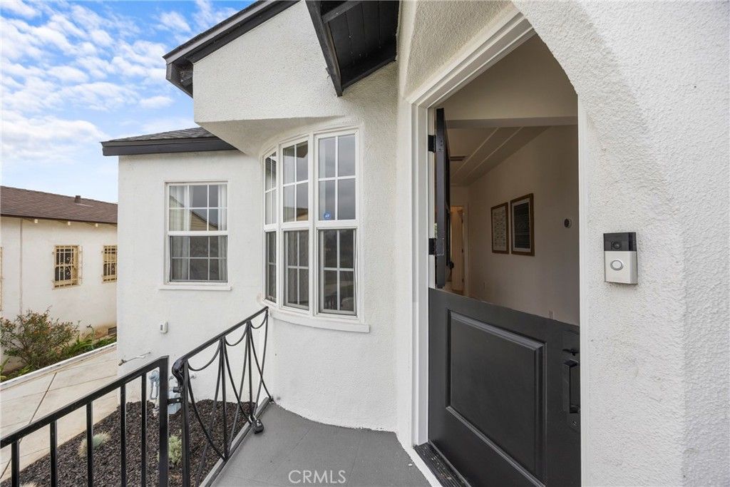 Image 4 of property listing at 4254 W 58th Place, Los Angeles, CA 90043