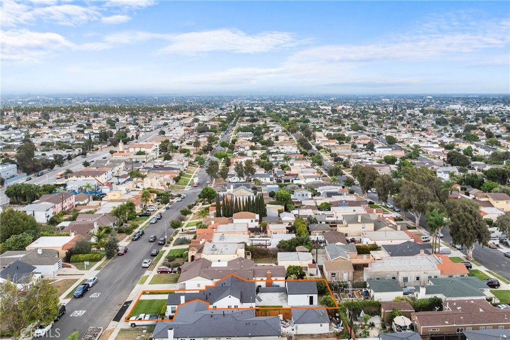 Image 43 of property listing at 4254 W 58th Place, Los Angeles, CA 90043