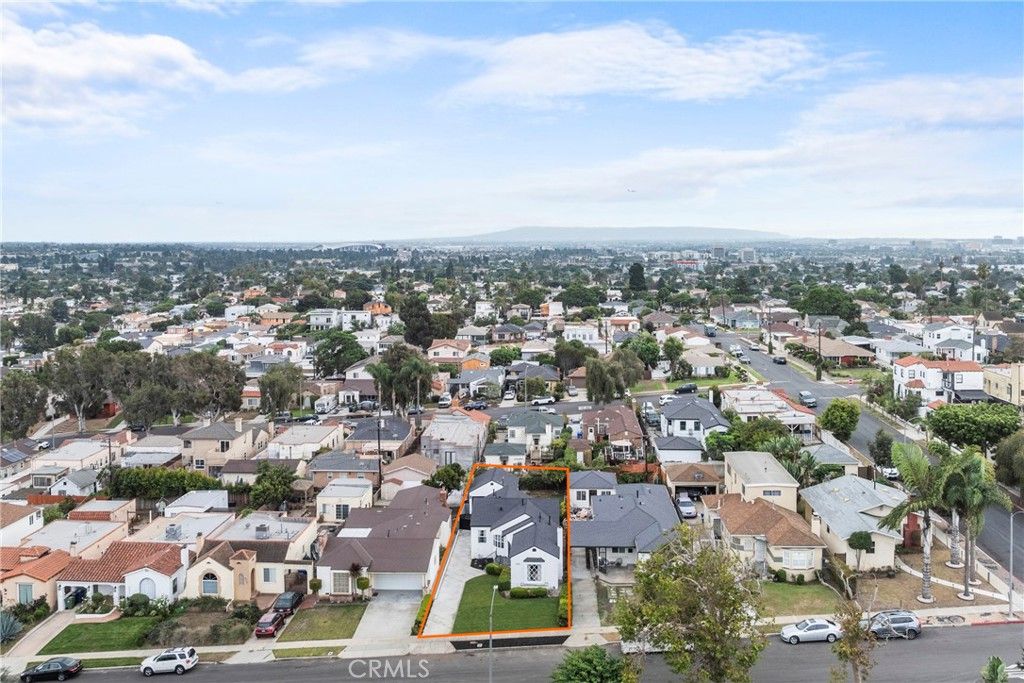 Image 45 of property listing at 4254 W 58th Place, Los Angeles, CA 90043