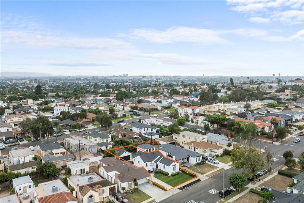 Image 46 of property listing at 4254 W 58th Place, Los Angeles, CA 90043