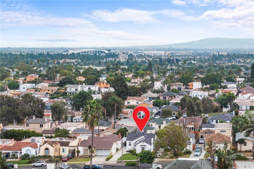 Image 47 of property listing at 4254 W 58th Place, Los Angeles, CA 90043