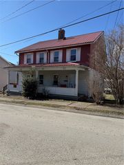 104-106 S Depot St, Mt Pleasant Boro, PA 15666