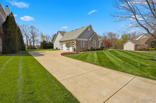 83 Saybridge Manor Parkway, Lake St Louis, MO 63367