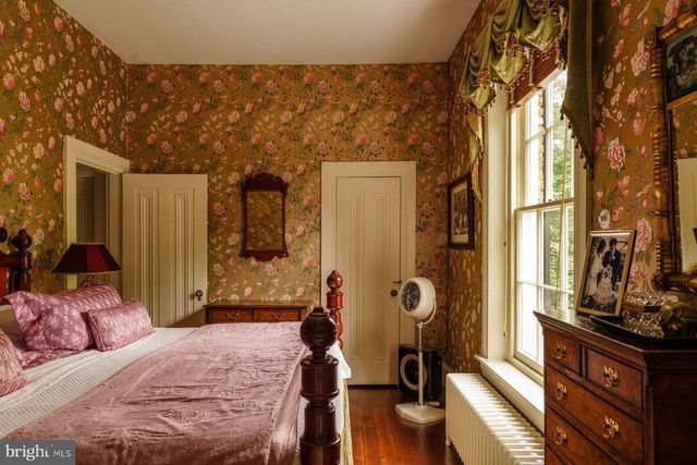 146 E COURT ST, Doylestown, PA 18901