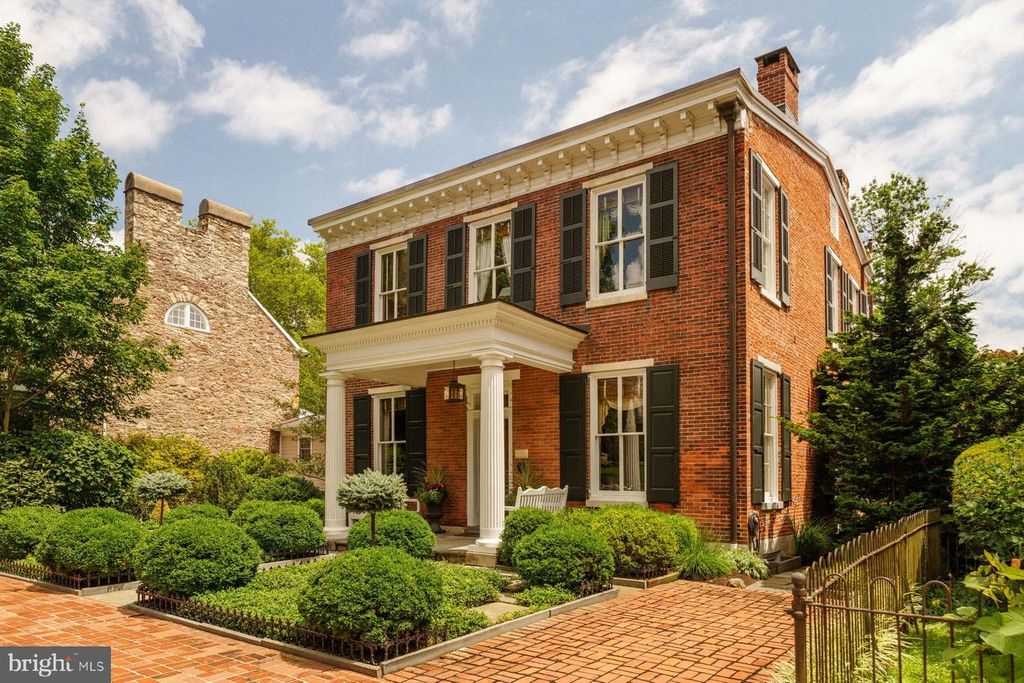 146 E COURT ST, Doylestown, PA 18901