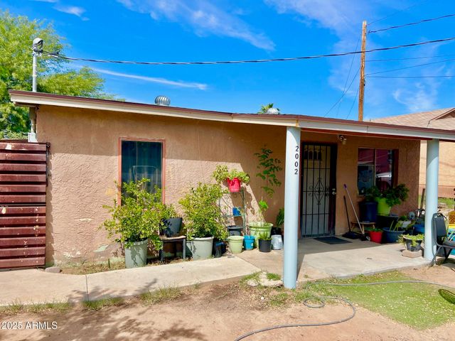 2002 W LAWRENCE Road, Phoenix, AZ 85015
