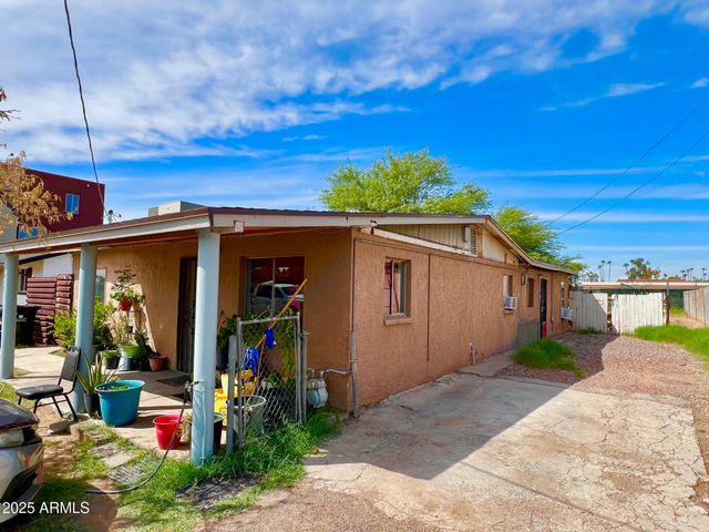 2002 W LAWRENCE Road, Phoenix, AZ 85015