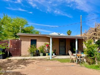 2002 W LAWRENCE Road, Phoenix, AZ 85015