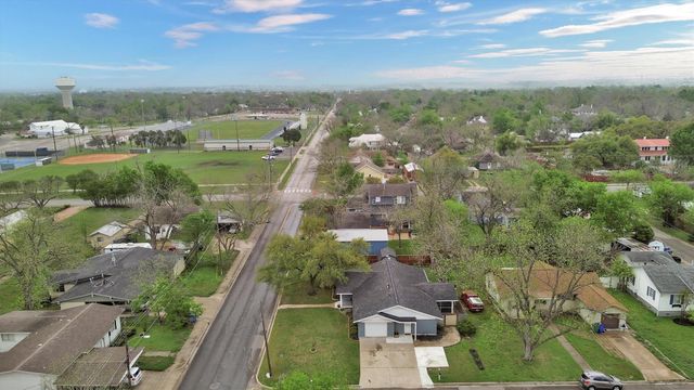 1701 Davis ST, Taylor, TX 76574