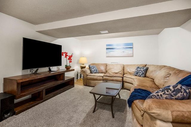 1801 NE Abbey Lane, Lee's Summit, MO 64086