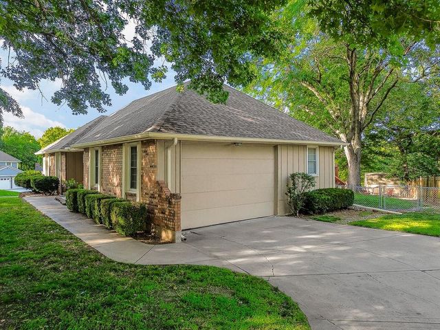 1801 NE Abbey Lane, Lee's Summit, MO 64086