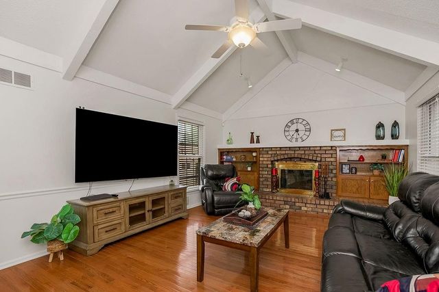 1801 NE Abbey Lane, Lee's Summit, MO 64086