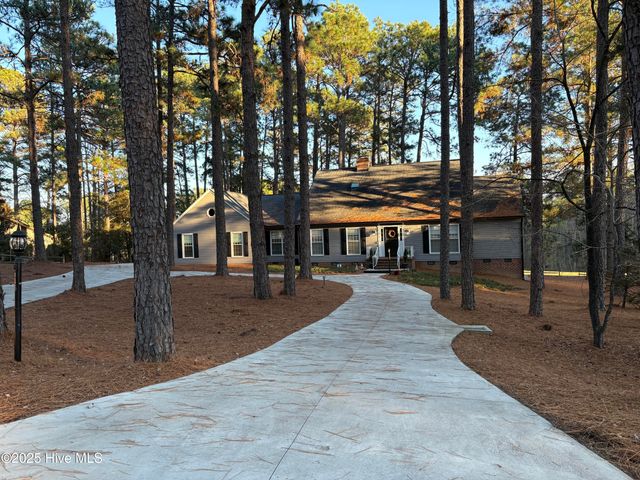 116 Oxford Court, West End, NC 27376