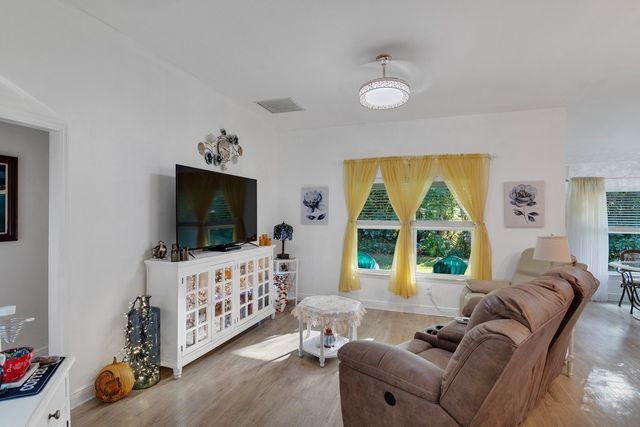 138 Briarcliff Circle, Sebastian, FL 32958