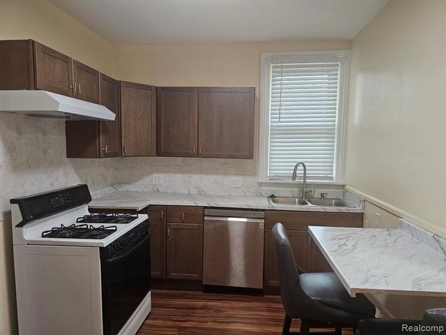 4221 Moran, Detroit, MI 48207