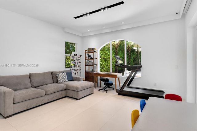 229 Golden Beach Dr, Golden Beach, FL 33160