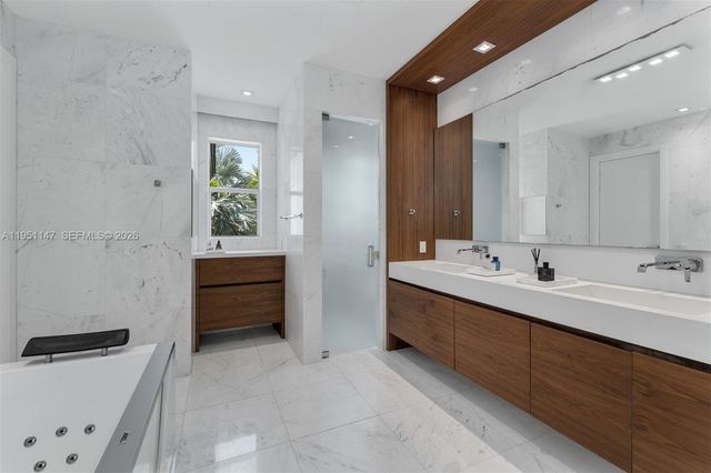 229 Golden Beach Dr, Golden Beach, FL 33160