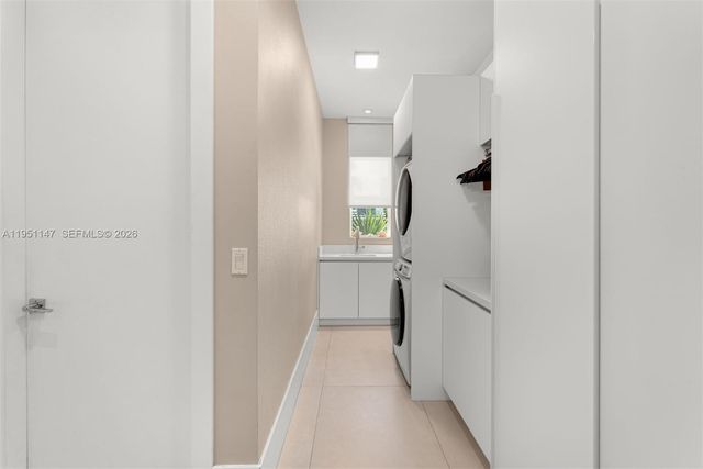 229 Golden Beach Dr, Golden Beach, FL 33160