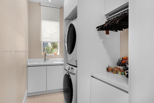 229 Golden Beach Dr, Golden Beach, FL 33160