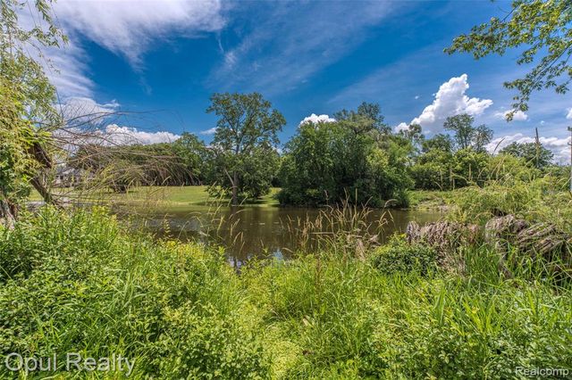 6455 Norham Road, Bloomfield Hills, MI 48301