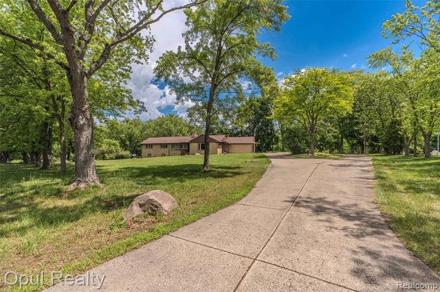 6455 Norham Road, Bloomfield Hills, MI 48301