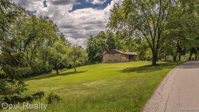 6455 Norham Road, Bloomfield Hills, MI 48301