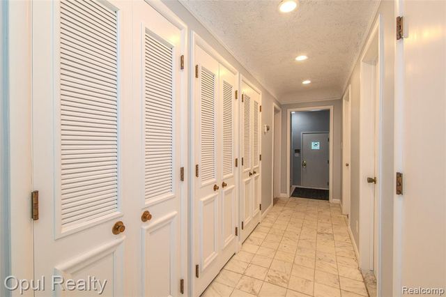 6455 Norham Road, Bloomfield Hills, MI 48301