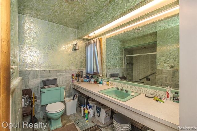 6455 Norham Road, Bloomfield Hills, MI 48301