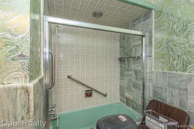6455 Norham Road, Bloomfield Hills, MI 48301