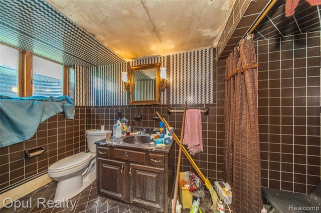 6455 Norham Road, Bloomfield Hills, MI 48301
