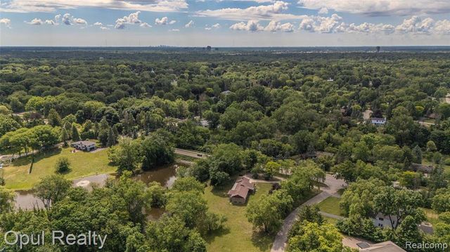 6455 Norham Road, Bloomfield Hills, MI 48301
