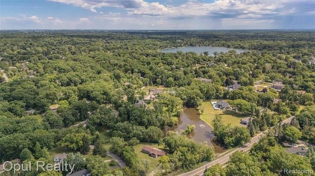 6455 Norham Road, Bloomfield Hills, MI 48301