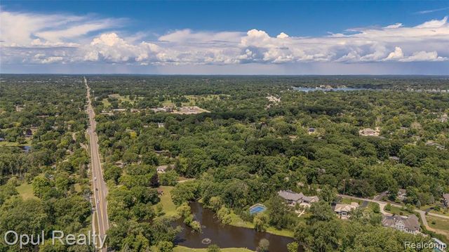 6455 Norham Road, Bloomfield Hills, MI 48301