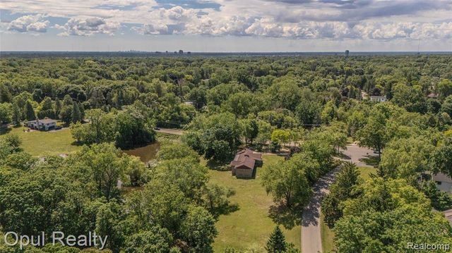 6455 Norham Road, Bloomfield Hills, MI 48301