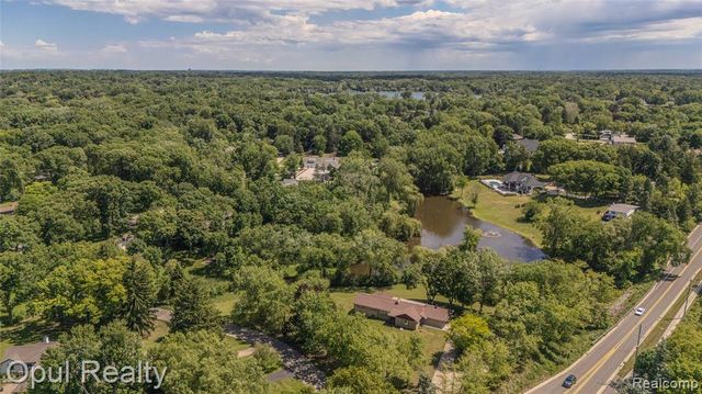 6455 Norham Road, Bloomfield Hills, MI 48301