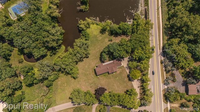 6455 Norham Road, Bloomfield Hills, MI 48301