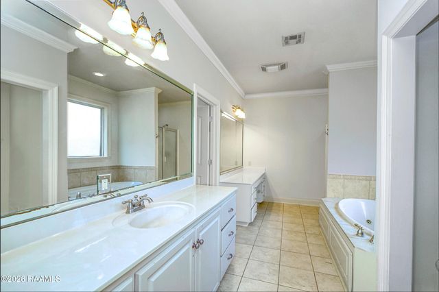 117 Hundred Oaks Drive, Youngsville, LA 70592