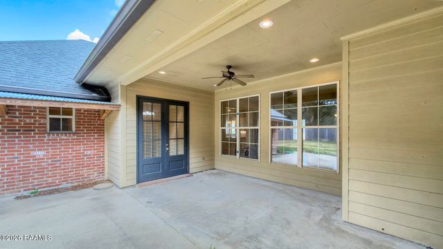 117 Hundred Oaks Drive, Youngsville, LA 70592