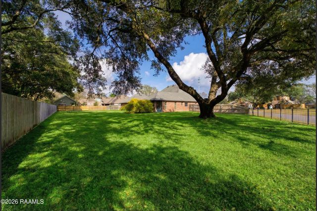 117 Hundred Oaks Drive, Youngsville, LA 70592