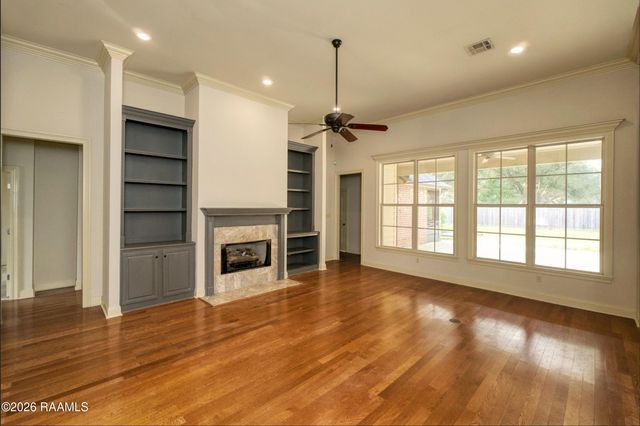 117 Hundred Oaks Drive, Youngsville, LA 70592